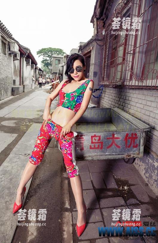 突然觉得，爱丝的“FollowMe”作品，资源中隐藏着的情感太让人走心了。