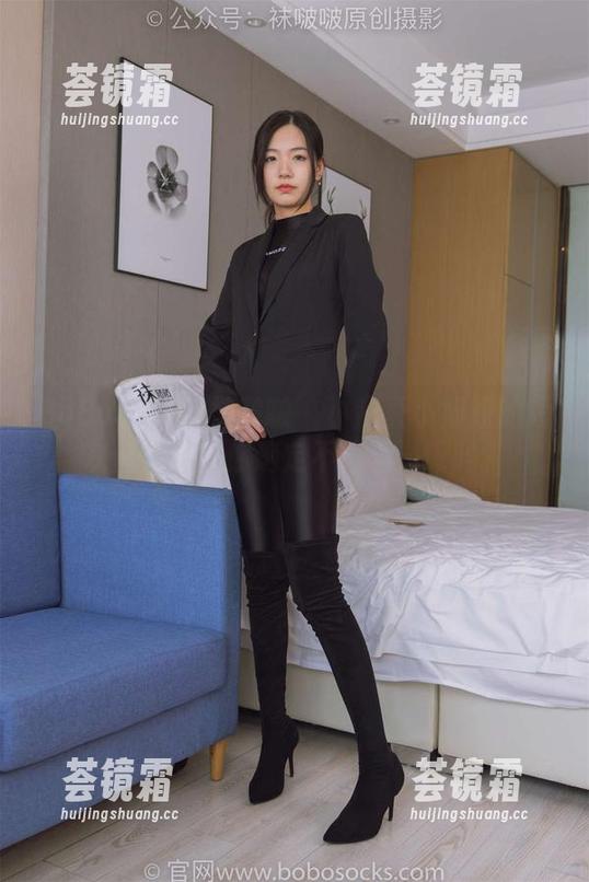 BoBoSocks袜啵啵 - 小甜豆小姐姐的短灰丝图集，你确定不再看一眼吗？