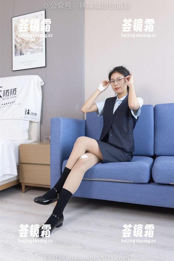BoBoSocks袜啵啵-稚予 BoBoSocks袜啵啵 - 原图免费领取,稚予的裸足穿鞋,水中嬉戏不费劲!