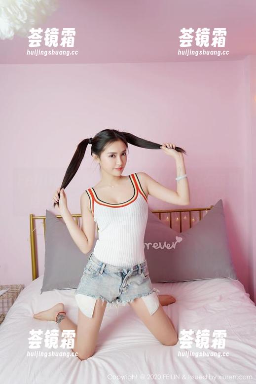Feilin嗲囡囡-欣欣Rubybaby Feilin嗲囡囡 - 欣欣Rubybaby在瑜伽垫上的反思:原图与照片的微妙对话