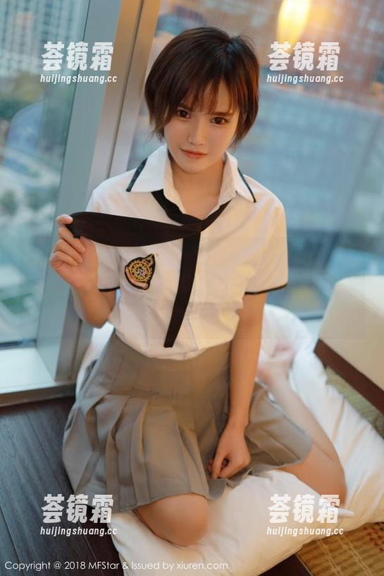 MFStar模范学院 - 何嘉颖的甜心作品集，里面的每一张都像是计时炸弹，随时爆发幸福感。