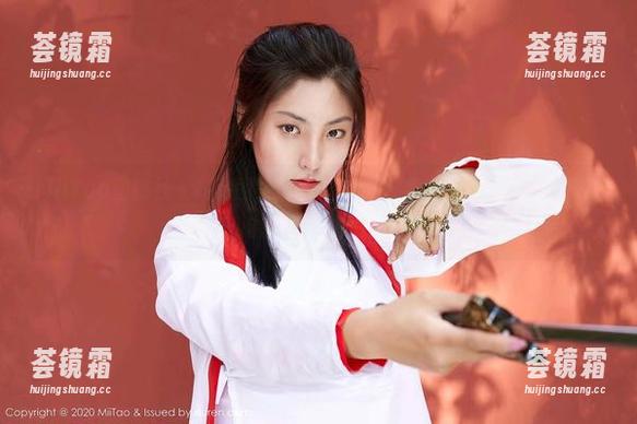MiiTao蜜桃社-佩琦Pinky MiiTao蜜桃社 - 高清图集:佩琦Pinky穿上高跟鞋后,连路边的小狗都想给她刮目相看。