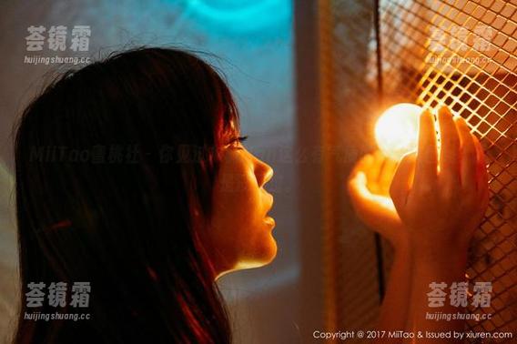 MiiTao蜜桃社-木楠Nan MiiTao蜜桃社 - 你见过木楠Nan这么有气质的黑白美图吗?我是没见过。