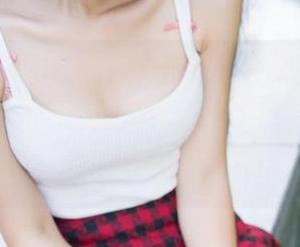 QingDouKe青豆客 - 讲真,美图里的长腿小姐吃吃泡面就看起来超有气质,妮小妖,你得分享下载链接!
