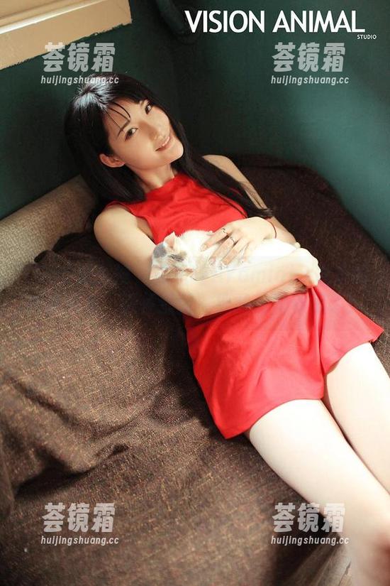 TGOD推女神-陈嘉瑶AYomiabe TGOD推女神 - 陈嘉瑶AYomiabe发来的肉丝图集,顺便提醒,别掉进屏幕里了!