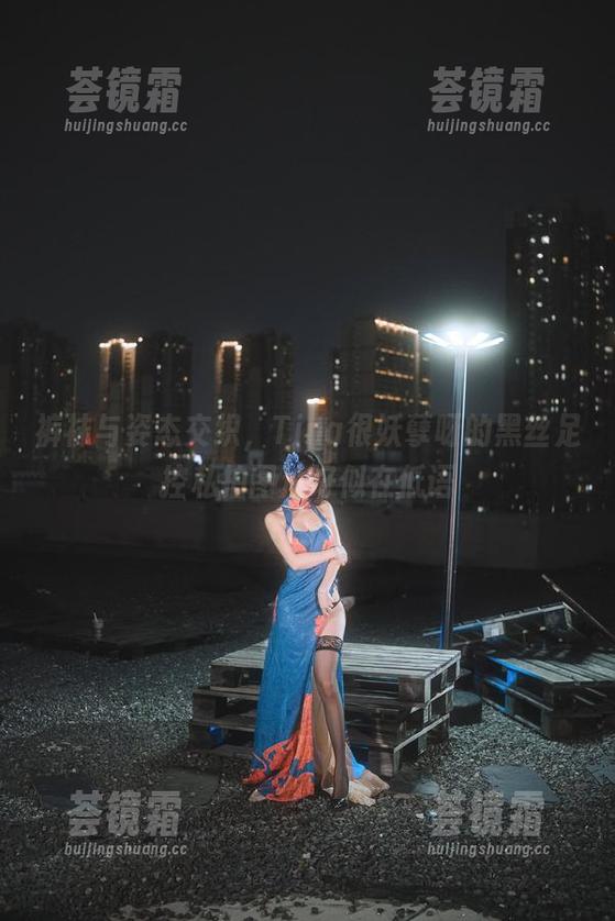 裤袜与姿态交织，Tina很妖孽呀的黑丝足控私拍图片好似在低语