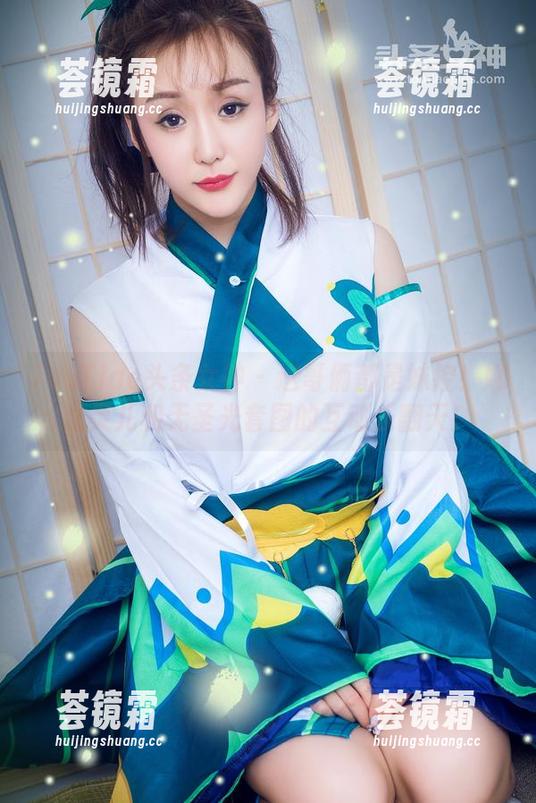 TouTiao头条女神-娜依灵儿 TouTiao头条女神 - 这哥俩都是妹控!娜依灵儿和无圣光套图的互动乐翻天!