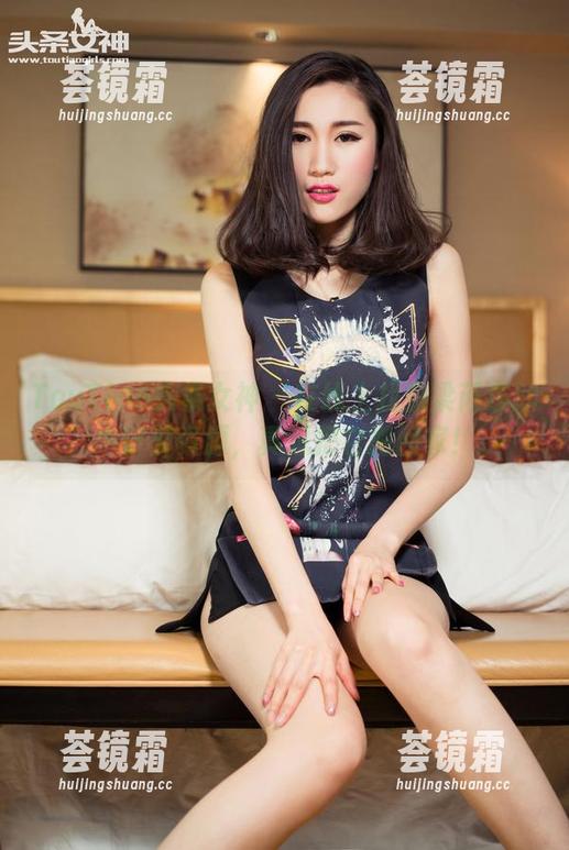 TouTiao头条女神-梁芮溪 TouTiao头条女神 - 在线上找到梁芮溪的牛仔裤资源,真想把它搬回家!