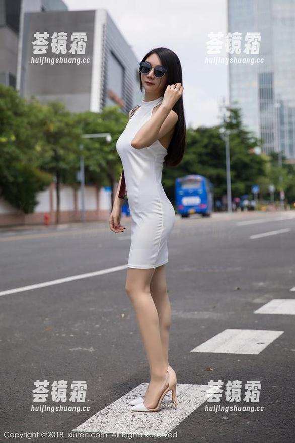 Xiuren秀人网-z杯悠悠 Xiuren秀人网 - z杯悠悠的双人私房美图:看那对面的小人儿在干嘛?