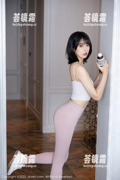 Xiuren秀人网 - 纯白作品，周大萌，这是要让我回忆起科幻电影里的冷酷场景吗？
