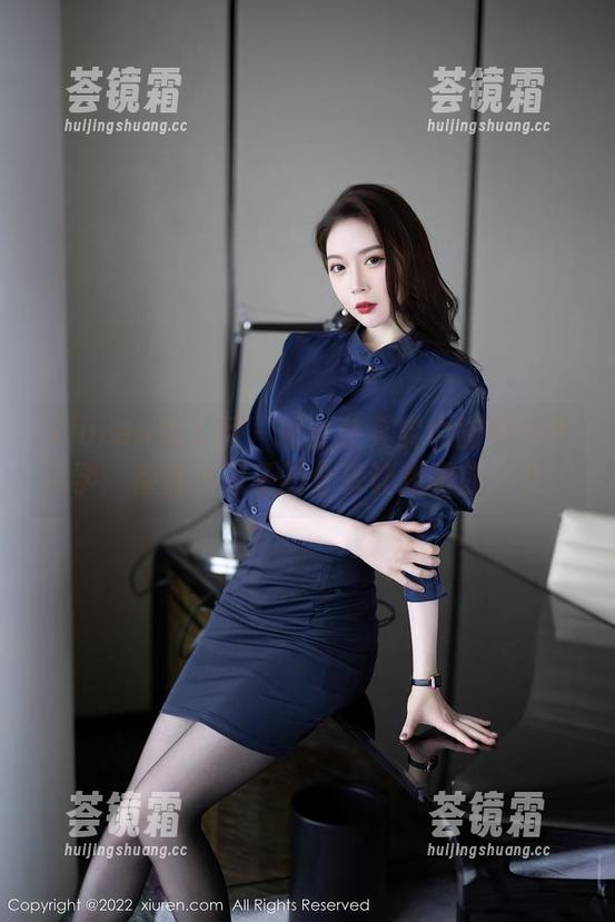Xiuren秀人网 - 职业装其实也能美到不科学：樱桃小阑子的分享让我眼前一亮。
