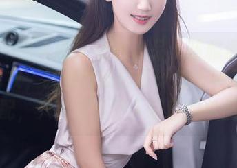 Xiuren秀人网 - 资源出品:陈雅漫VICKY的毛衣,我觉得我能设计出十种不同的搭配,只为这件让人瞩目的单品。
