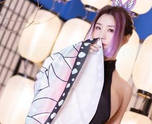 Yebin(전예빈)的裸足冒险：撩人的美图，完全是个高风险资源，哈哈。