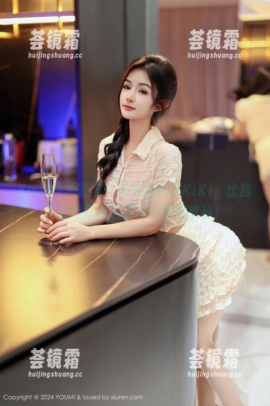 YouMi尤蜜荟-宋KiKi YouMi尤蜜荟 - 泳池里的宋KiKi,比我喝的鸡尾酒还要让人飘飘欲仙!