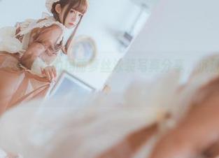 看这里!coser衣衣的玛丽萝丝泳装写真分享,沉迷于这条泳圈!