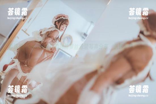 coser衣衣 看这里!coser衣衣的玛丽萝丝泳装写真分享,沉迷于这条泳圈!