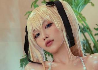 eliza喵喵的JK图库:猫咪姿态与少女灵动的奇异碰撞