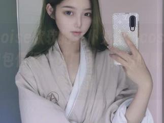 看，eloise软软把女仆兔尾巴cos得像极了，图包值得一阅！咳，真想聊聊她的灵感来源。