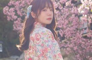 图库·高清：wuyo(우요)的旗袍处处呼之欲出，画面就像一场柔软的春风。