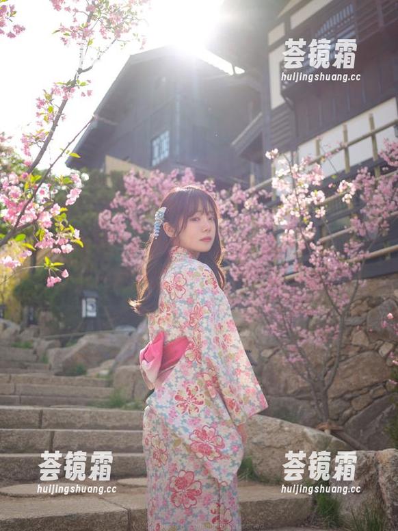 图库·高清：wuyo(우요)的旗袍处处呼之欲出，画面就像一场柔软的春风。