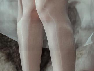 云溪溪携蕾丝最新写真上线，你确定要靠近吗？不如先拿块小布遮眼。