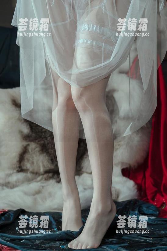 云溪溪 云溪溪携蕾丝最新写真上线,你确定要靠近吗?不如先拿块小布遮眼。
