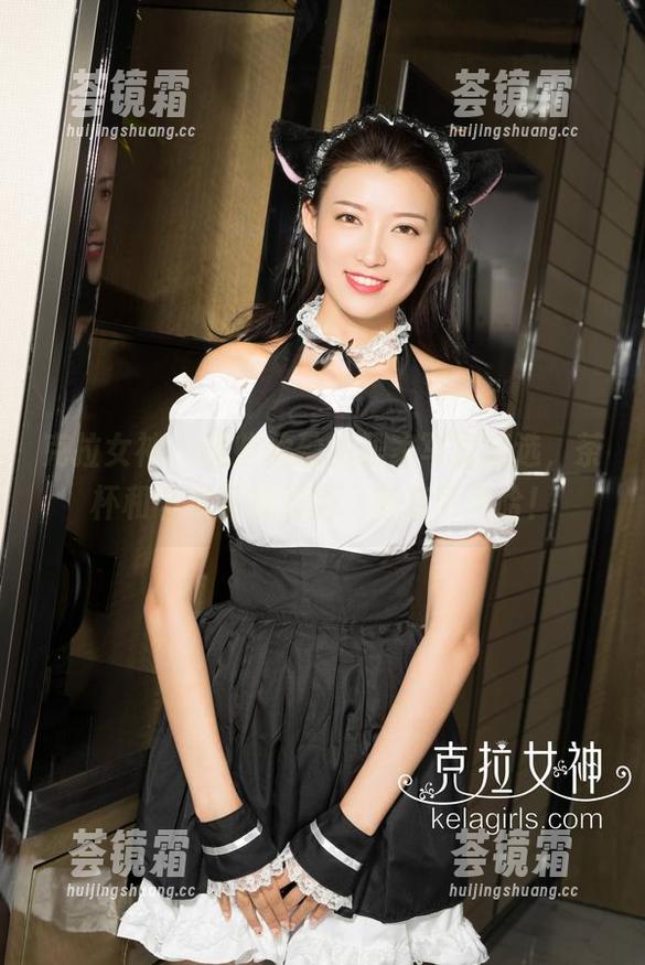 克拉女神 - 这些盈盈的居家写真精选，茶杯和书本又在对话，有点可爱哈！