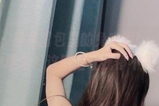 微密圈 - 高清图包里的兔宝妮to，运动姿势你敢信？这腿型让我停不下来。