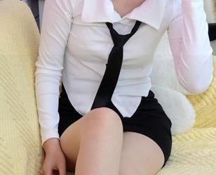 初夏女神 - 柒柒与白裙的完美邂逅——私房照片让人沉迷的尺度。