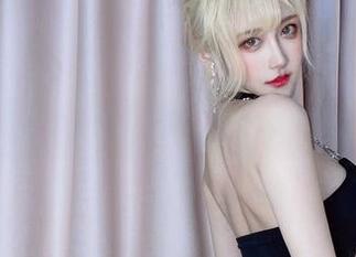 来自啾小妍的教室：免费图册里的骚动与静谧并存