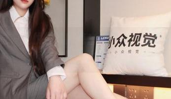 小众视觉 - 悦悦尝试的纯白一幕:她是要把白色重新定义吗?太敢了吧!