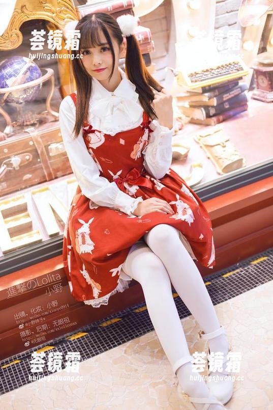 小野妹子w的写真套图：给你送福利，别被獒犬吓到哦！