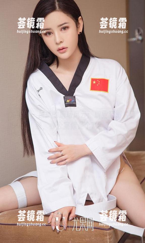 尤果网-颜颜 尤果网 - 颜颜的职场风云:职业装图片洒脱,办公室像是个T台。