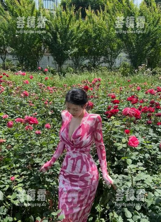 左公子666 微密圈 - “左公子666又来秀操作:这情人节猎奇套装不会心肝掉了吧?”原图|图册中又双叒叕过了一遍…