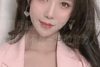 一张高清照片就给我解释了,黄色战袍的抖娘利世真不是一般的敢为人先。