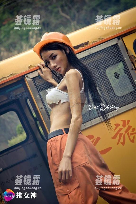 推女神-AZHUA 推女神 - 看AZHUA在泳池的轻松漫游,图集中藏着一些小默契