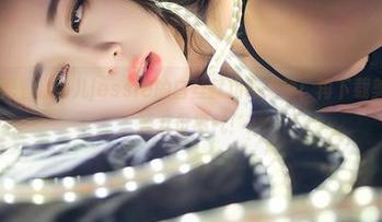 推女神 - 光看婕西儿jessie的白丝就功德无量，再下载美图就算增添几份福气！