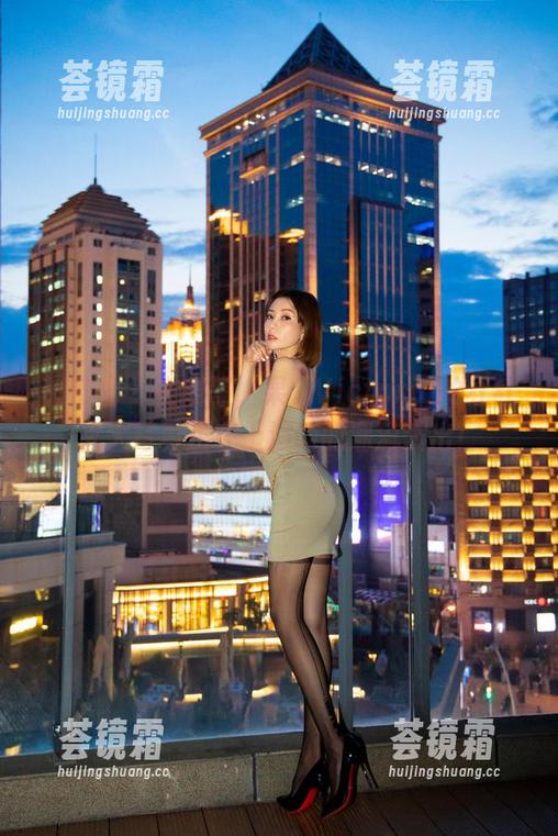 果儿Victoria 微密圈 - 在线等,果儿Victoria的红红火火写真正在上演新的潮流演出!
