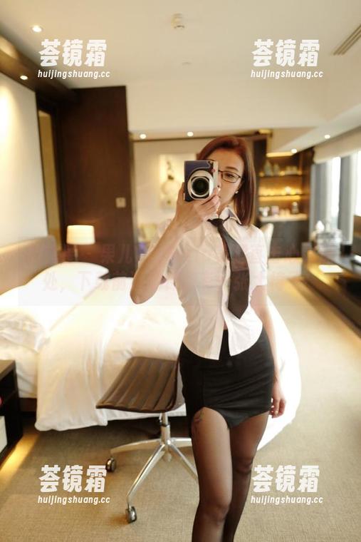 微密圈 - 果儿Victoria美腿直击心灵深处，下载前请确保你有一张大椅子！
