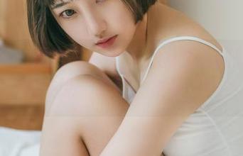 果团网 - 黑白写真全集,通灵儿的眼神好像在说“来吧,别怕”。