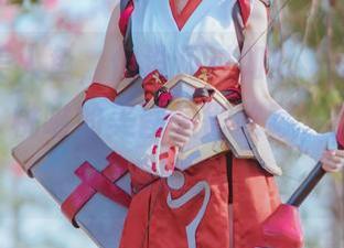 见过小美人鱼，但没见过如此“潇洒自如”的，桜桃喵的美图值得收藏，别忘了下载哦。