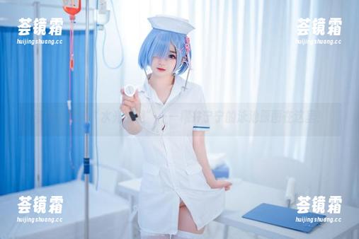 写真中透着“水光潋滟”——樱井宁宁的泳池原图在这里！