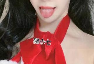 微密圈 - 来看猪小七的红裙,高清写真深刻诠释了“我就爱艳遇”的含义。