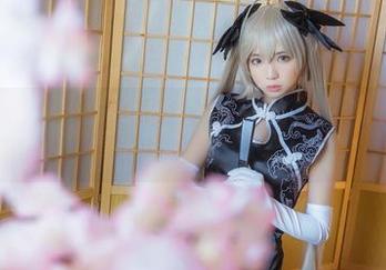 疯猫ss的高清捕捉,雀斑少女似乎在偷偷对视…这得意的小眼神!