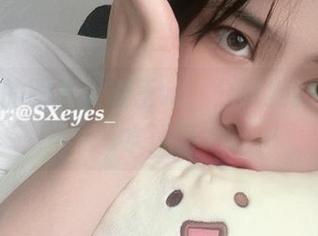 泳池里的眼酱大魔王w,分享她的不平凡水浅日