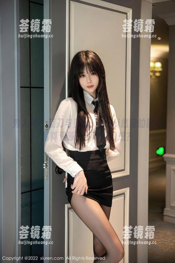 秀人网 - 菜刀与美丽：Yomi悠蜜的厨娘写真资源，多了点幻想？