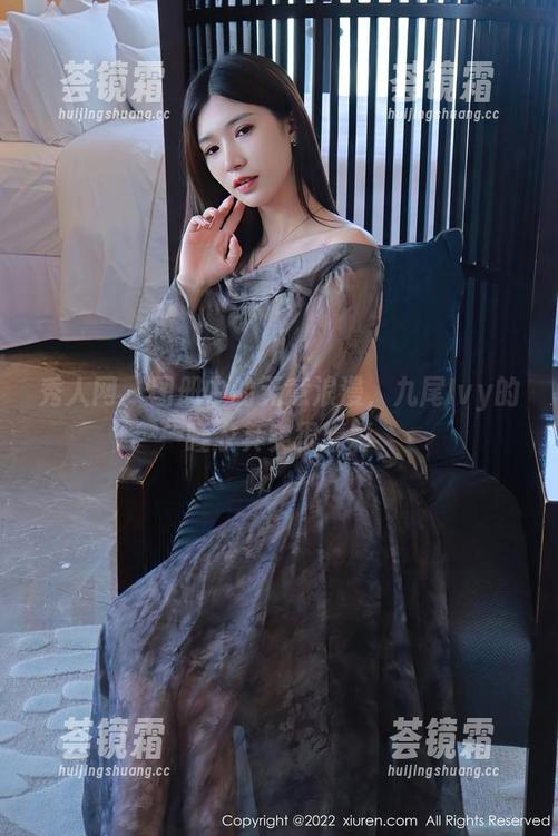 秀人网 - 图册中的无意浪漫，九尾Ivy的睡衣其实很精彩