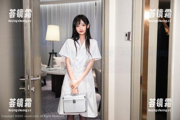 秀人网 - 小Kiki的美腿作品集：最新出炉，本人说这次是最棒的！但我可能得再确认一下…