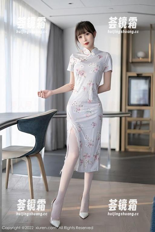 秀人网 - 看，原图的连衣裙没修饰，陆萱雅好真实啊；套图更像梦，太让人联想了。