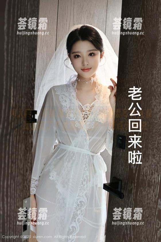秀人网-陈雅漫VICKY 秀人网 - 看陈雅漫VICKY的温柔写真合集,我发现了不止温柔还有一点点小叛逆